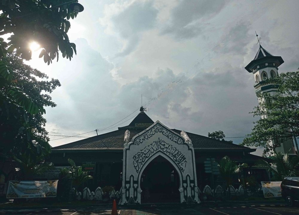 Mengunjungi Masjid Al-Wustho Mangkunegaran, Masjid Bergaya Arsitektur Jawa-Eropa