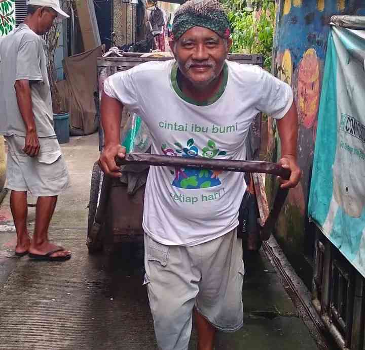 "R.B. Sutarno: Dari Guru Sekolah Jadi Guru Sampah, Sukses Ubah Limbah Jadi Berkah!"