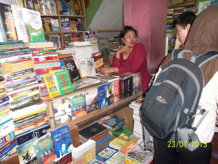 Berburu Buku Bekas Sambil Jajan di Pasar Blauran Berburu Buku Bekas Sambil Jajan di Pasar Blauran