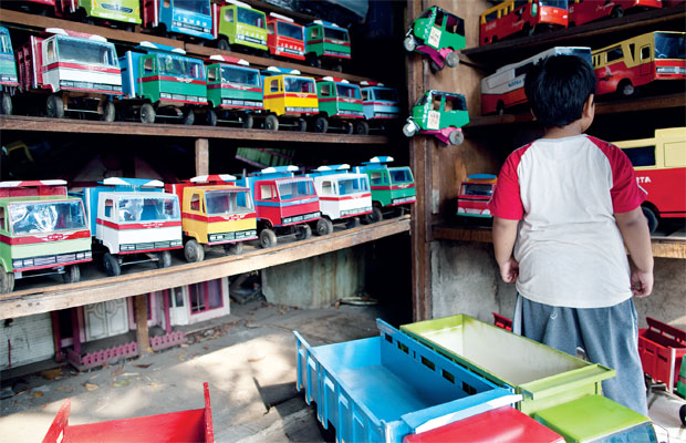 Kegigihan Usaha Mainan Kayu Ditengah Modernisasi oleh Max Kegigihan Usaha Mainan Kayu Ditengah Modernisasi oleh Max