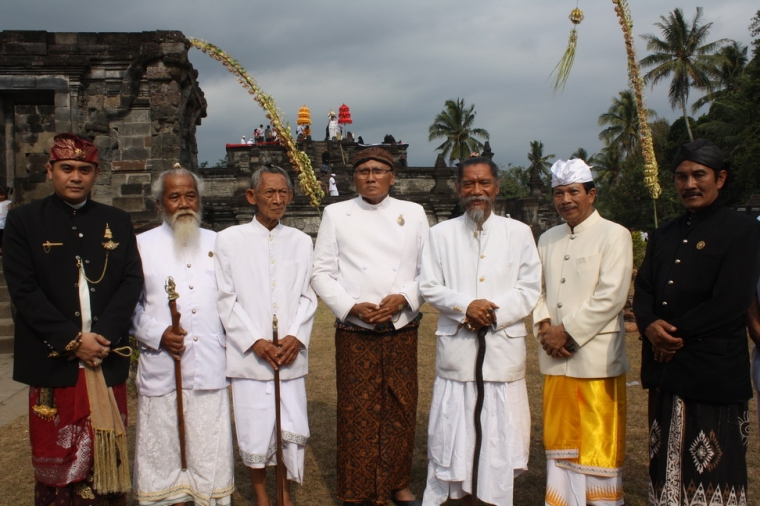 Balinisasi di Tanah Jawa oleh I Ketut Merta Mupu Balinisasi di Tanah Jawa oleh I Ketut Merta Mupu