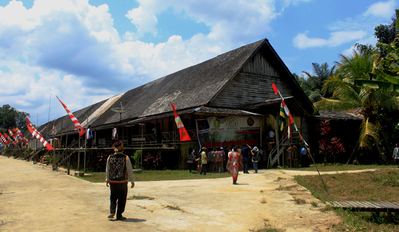 Rumah Betang Sungai Utik Authentic Suku Dayak Iban