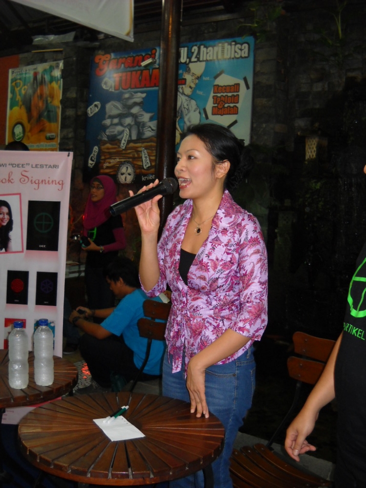 Dewi Dee Lestari, Memaknai Kembali Segelas Kopi oleh Mas  Dewi Dee Lestari, Memaknai Kembali Segelas Kopi oleh Mas