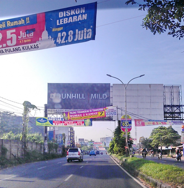 Selamat Datang di Zona Spanduk Jalan Alternatif Cibubur Selamat Datang di Zona Spanduk Jalan Alternatif Cibubur