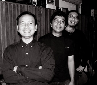 Sedikit tentang Efek Rumah Kaca Band oleh rahmat Sedikit tentang Efek Rumah Kaca Band oleh rahmat