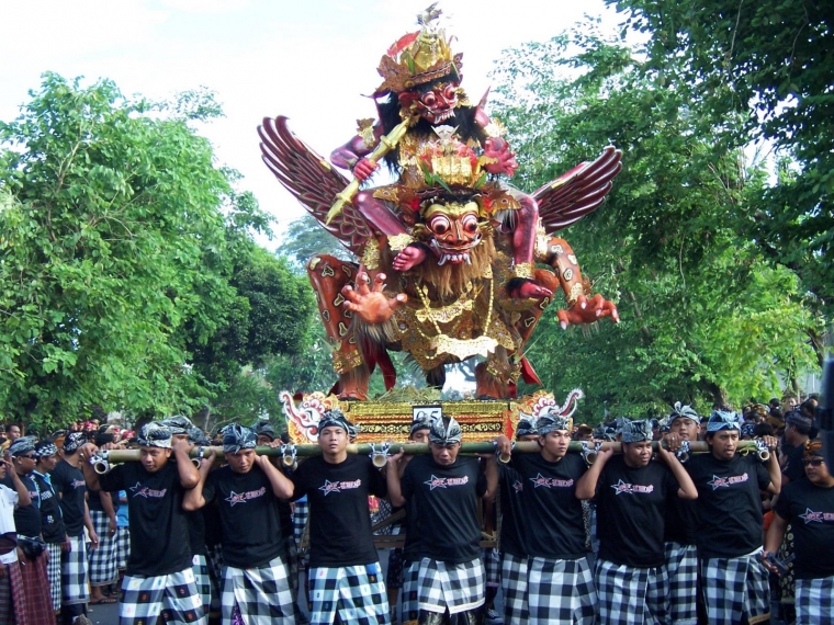 Ogoh ogoh Sebuah Tradisi Menjelang Nyepi di Bali 