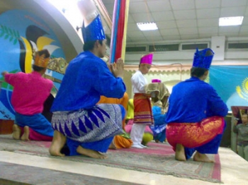 Sebutkan Hal Hal Yang Menjadi Ciri Khas Tarian Suatu Sebutkan Hal Hal Yang Menjadi Ciri Khas Tarian Suatu