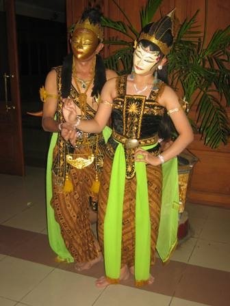Dewi Sekartaji oleh Sarie - Kompasiana.com Dewi Sekartaji oleh Sarie - Kompasiana.com