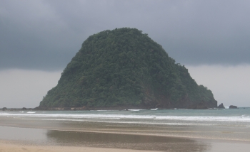Pulau Merah Banyuwangi Wisata Pantai Yang Bersih Pulau Merah Banyuwangi Wisata Pantai Yang Bersih