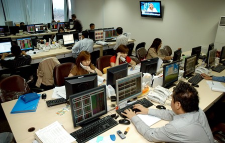 Perbedaan Kantor Karyawan dan Guru oleh Maria Ulfah Perbedaan Kantor Karyawan dan Guru oleh Maria Ulfah