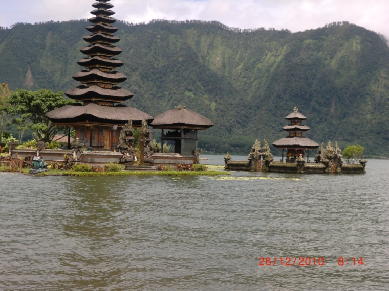 Pesona Bali Dari Kuta Pura Hingga Joger oleh Indra Pesona Bali Dari Kuta Pura Hingga Joger oleh Indra