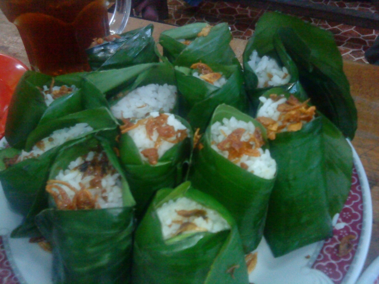 Nasi Uduk tetap gurih tanpa santan oleh Bunda Ai Nasi Uduk tetap gurih tanpa santan oleh Bunda Ai