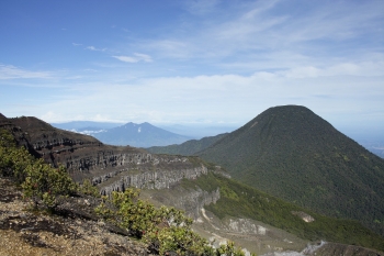 Taman Nasional Gunung Gede Pangrango Ditutup Selama Bulan