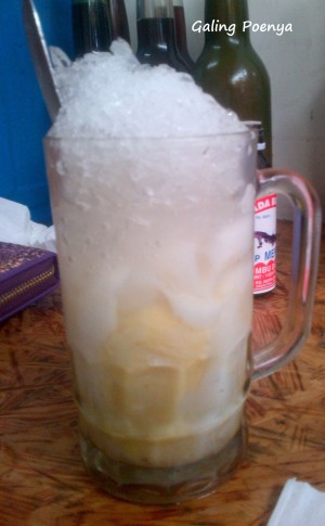 Segernya Menikmati Paduan Rasa Es Kelapa Muda Dengan Tape Segernya Menikmati Paduan Rasa Es Kelapa Muda Dengan Tape