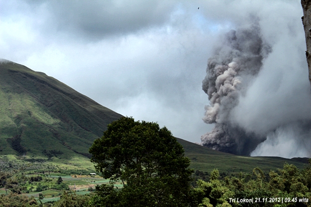 Foto foto Letusan Gunung Lokon Hari Ini oleh Tri Lokon Foto foto Letusan Gunung Lokon Hari Ini oleh Tri Lokon
