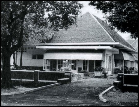 Dari Art Deco ke Jengki oleh Anton DH Nugrahanto Halaman 1  Dari Art Deco ke Jengki oleh Anton DH Nugrahanto Halaman 1