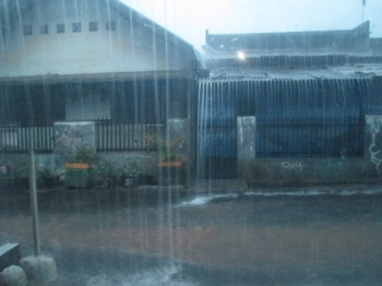 Semoga Hujan Bulan Desember Tidak Menjadi Kelabu Semoga Hujan Bulan Desember Tidak Menjadi Kelabu