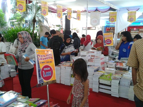 Ada Bazar Buku di Gramedia Yogyakarta oleh Robin Kalituri Kompasiana.com Ada Bazar Buku di Gramedia Yogyakarta oleh Robin Kalituri Kompasiana.com