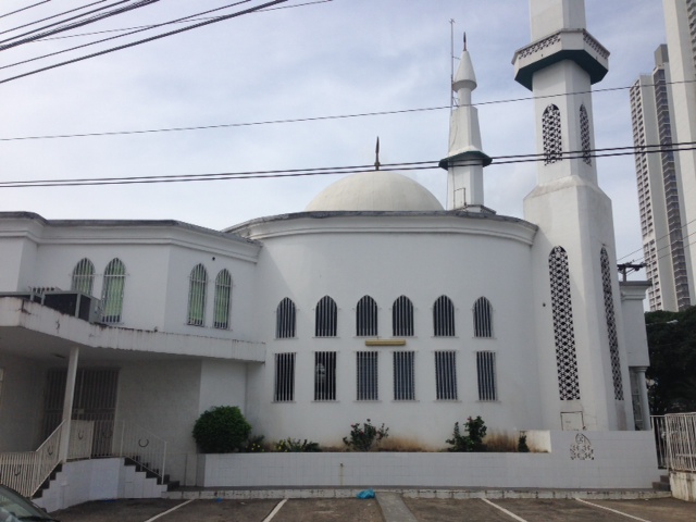 Dua Masjid dengan Pemandangan Indah di Panama City oleh Dua Masjid dengan Pemandangan Indah di Panama City oleh