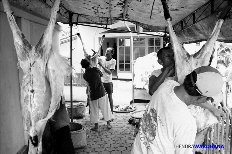 Cerita Foto: Idul Adha dalam Bingkai Gotong Royong Orang 
