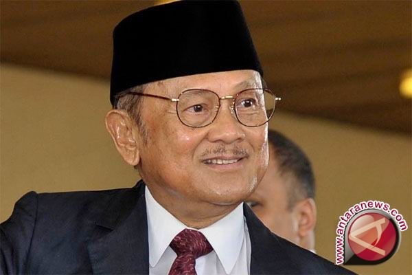 BJ Habibie Bernard dan Iriana Bicara tentang Presiden   BJ Habibie Bernard dan Iriana Bicara tentang Presiden