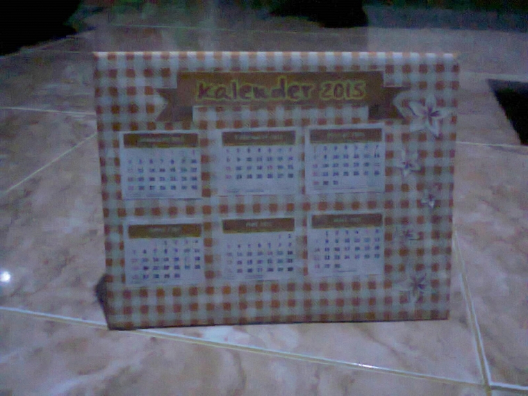 Yuk Buat Kalender Meja dari Kartu Undangan Bekas Halaman Yuk Buat Kalender Meja dari Kartu Undangan Bekas Halaman