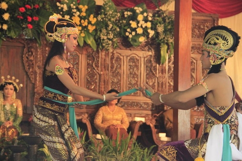 Tari Karonsih, Kisah Romantika Dewi Sekartaji dan Panji 