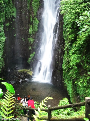 55+ Gambar Orang Menghadap Air Terjun Paling Keren 55+ Gambar Orang Menghadap Air Terjun Paling Keren