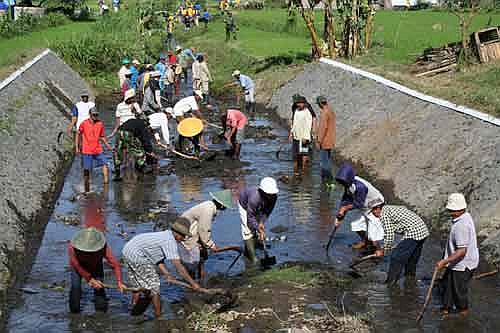 Gotong Royong Sederhana Namun Berarti Besar 5535ba1a6ea834992ada4305