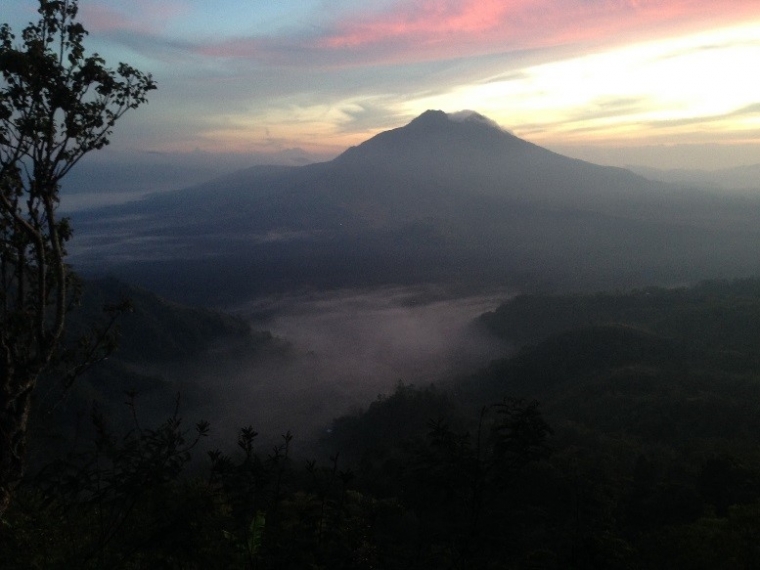 Rekam Jejak Batur Sebuah Peradaban di Kaki Gunung Batur Rekam Jejak Batur Sebuah Peradaban di Kaki Gunung Batur