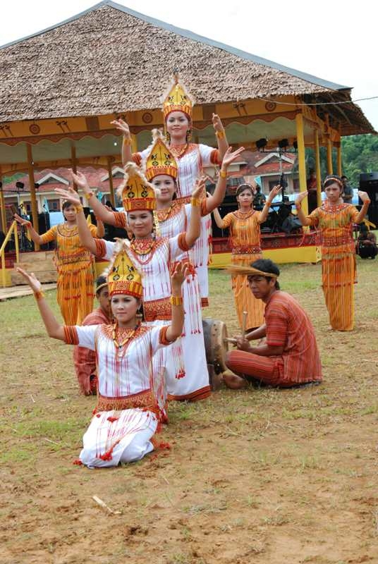 Mengulas 14 Jenis Tarian dari Tana Toraja Halaman 1 Mengulas 14 Jenis Tarian dari Tana Toraja Halaman 1