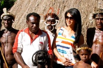 Baju Adat Papua  Koteka  Baju Adat Tradisional Baju Adat Papua  Koteka  Baju Adat Tradisional