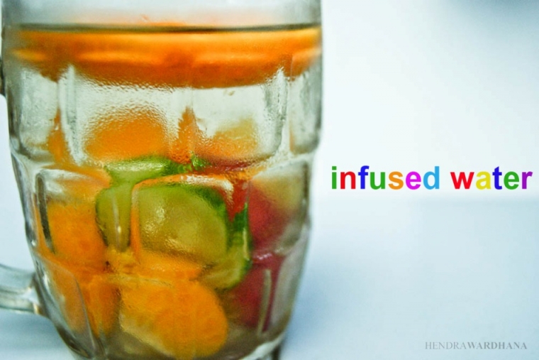 Infused Water Cara Segar Meminum Air Putih Dengan Buah Buahan Kompasiana Com